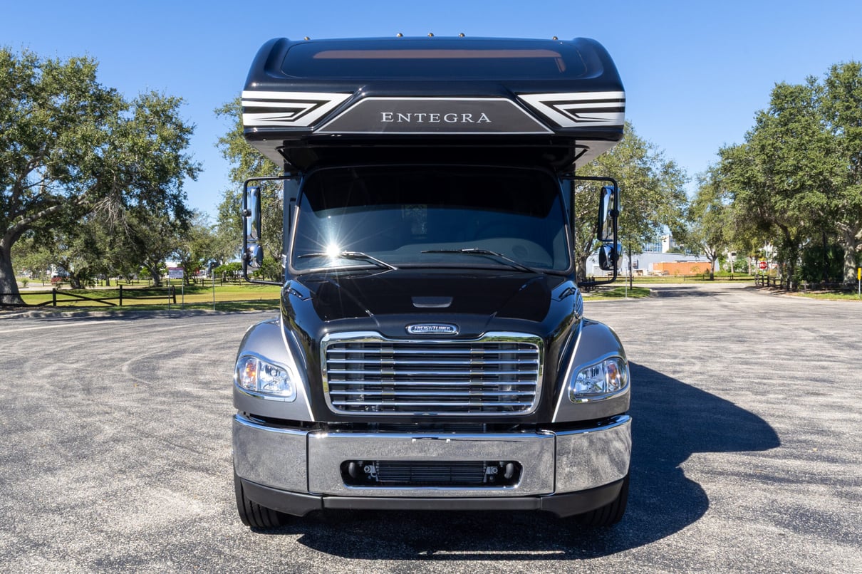 2022 Entegra Accolade 37M gallery image-12