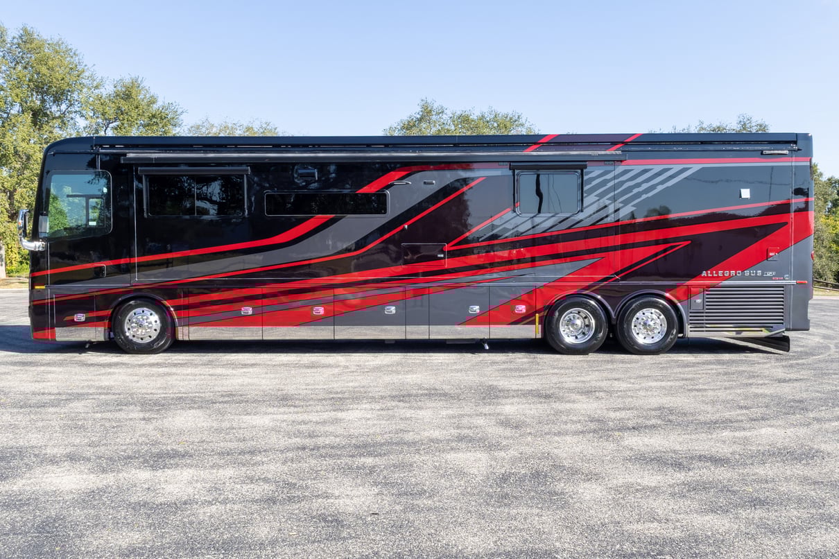 2023 Tiffin Allegro Bus 45 FP gallery image-9