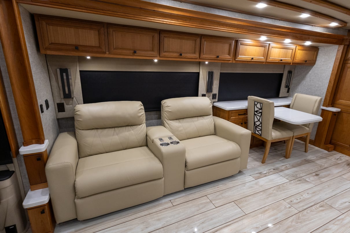 2023 Tiffin Allegro Bus 45 FP gallery image-15