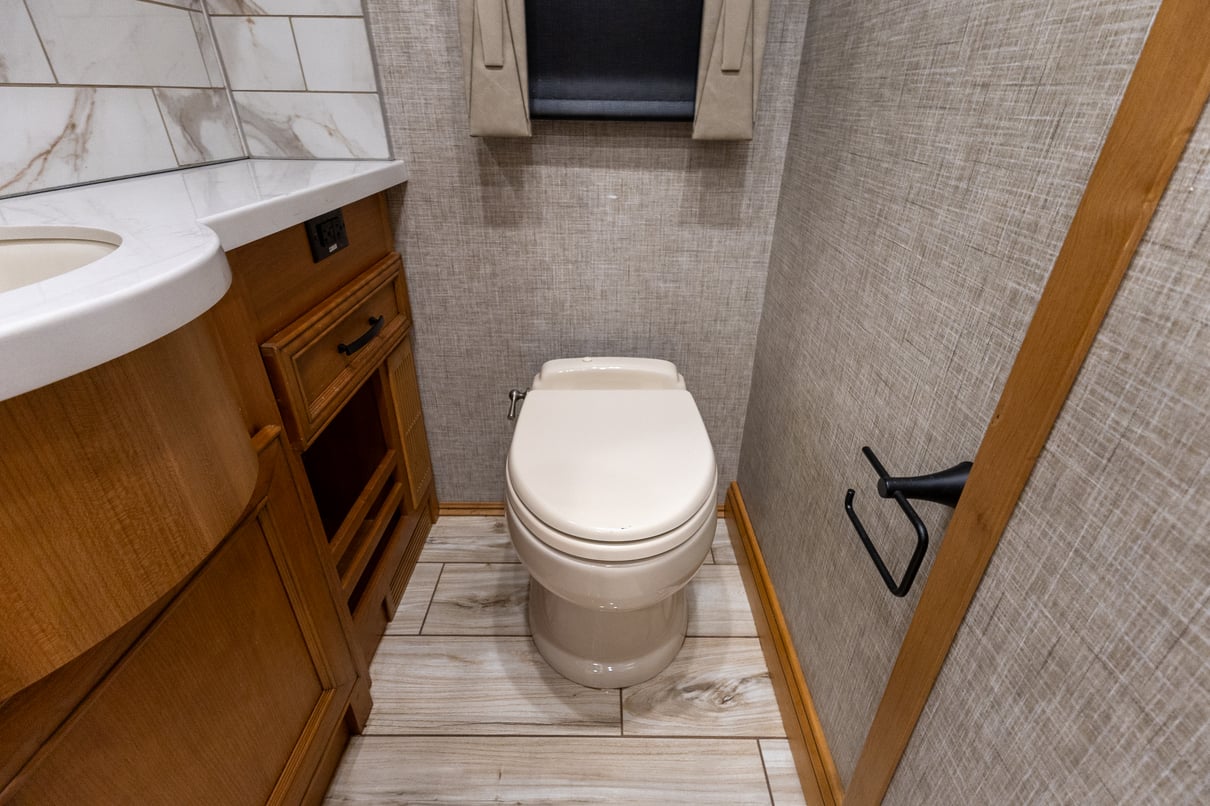 2023 Tiffin Allegro Bus 45 FP gallery image-23