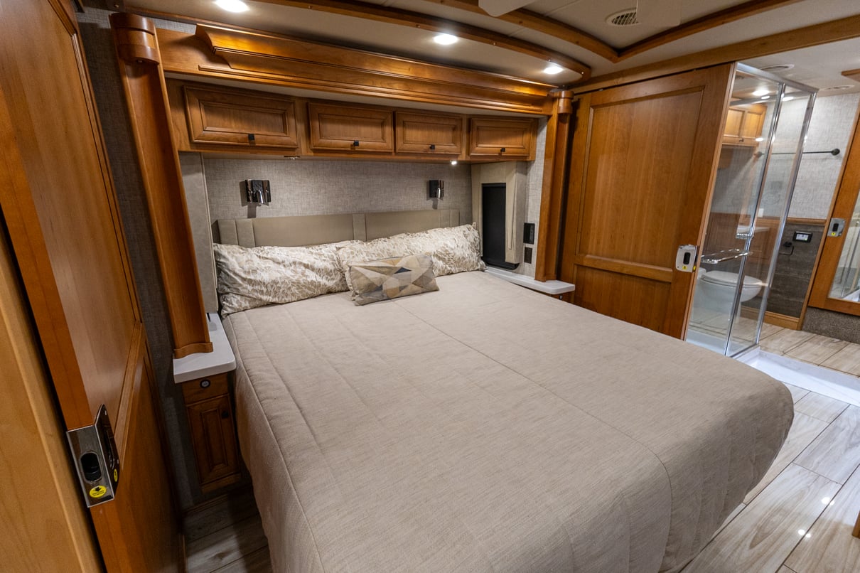 2023 Tiffin Allegro Bus 45 FP gallery image-24