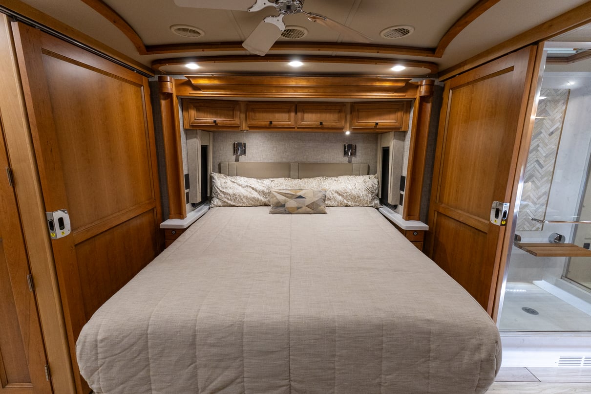 2023 Tiffin Allegro Bus 45 FP gallery image-25