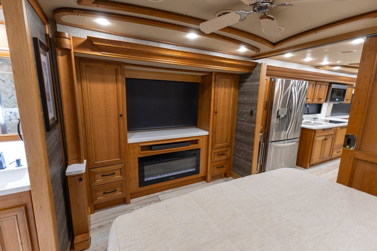 2023 Tiffin Allegro Bus 45 FP gallery image-27