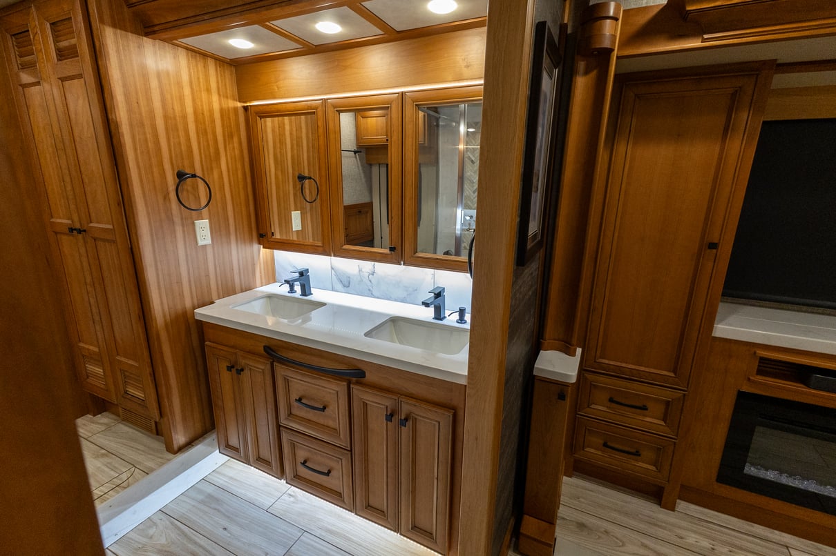 2023 Tiffin Allegro Bus 45 FP gallery image-28