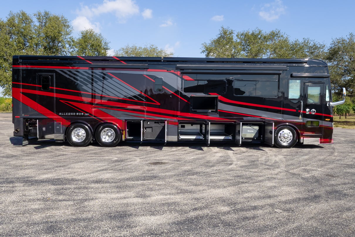 2023 Tiffin Allegro Bus 45 FP gallery image-32