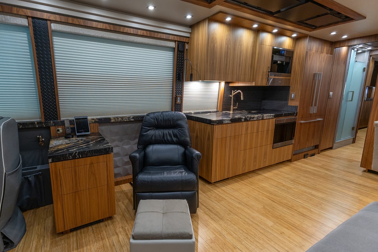 2022 Prevost Millennium X3 45 gallery image-17