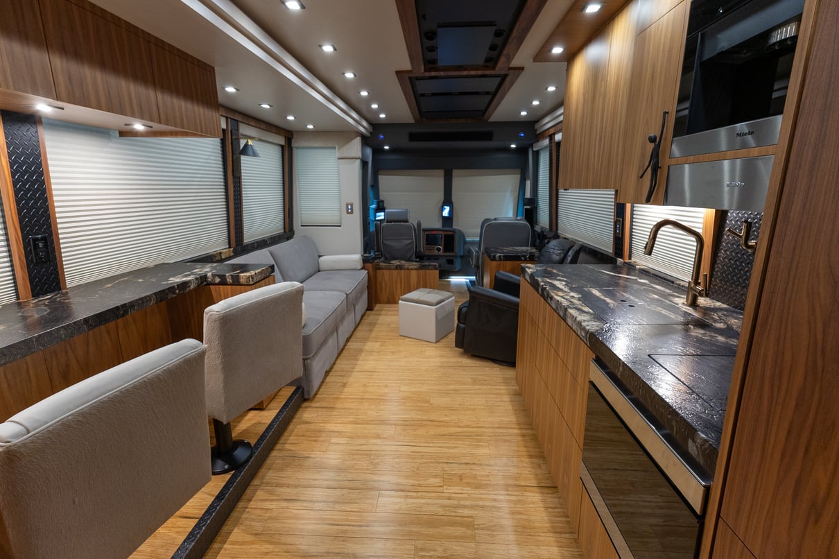 2022 Prevost Millennium X3 45 gallery image-21
