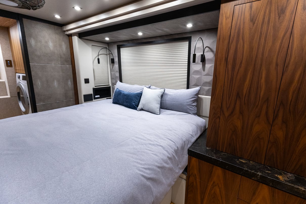 2022 Prevost Millennium X3 45 gallery image-25