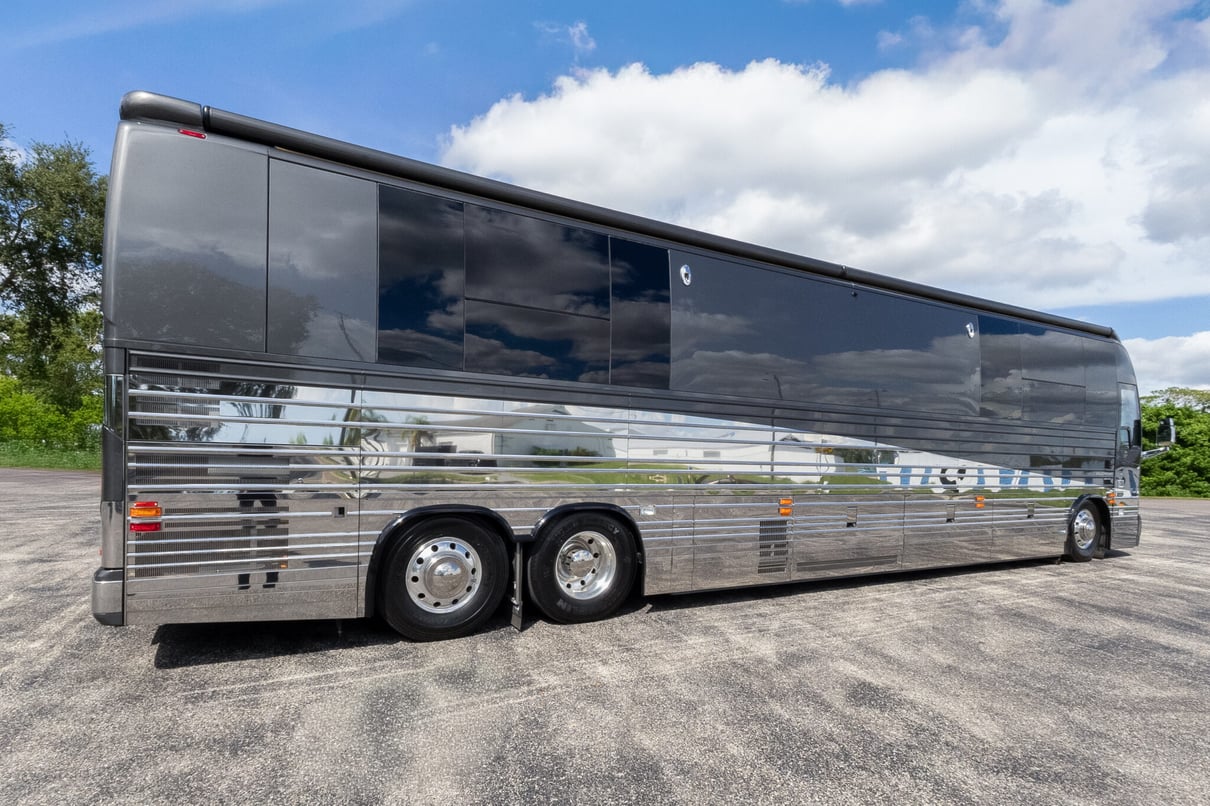 2022 Prevost Millennium X3 45 gallery image-4