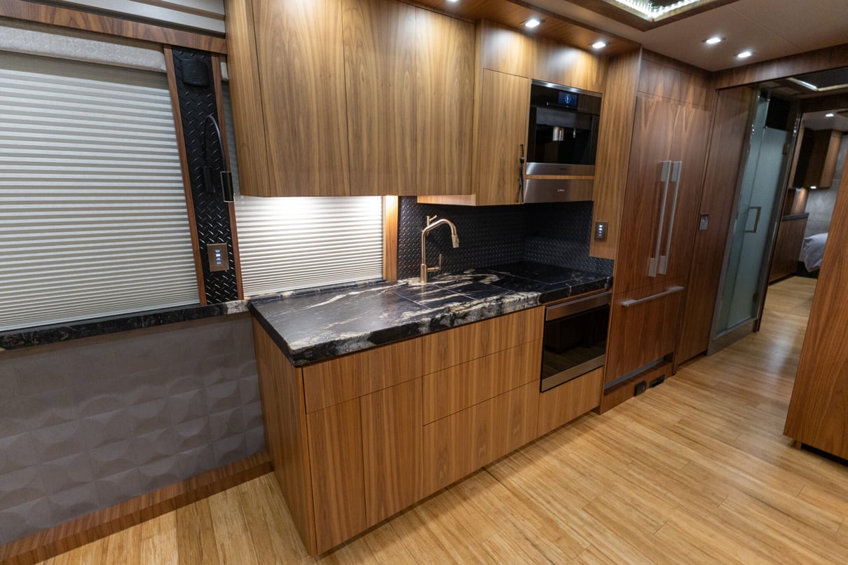 2022 Prevost Millennium X3 45 gallery image-18