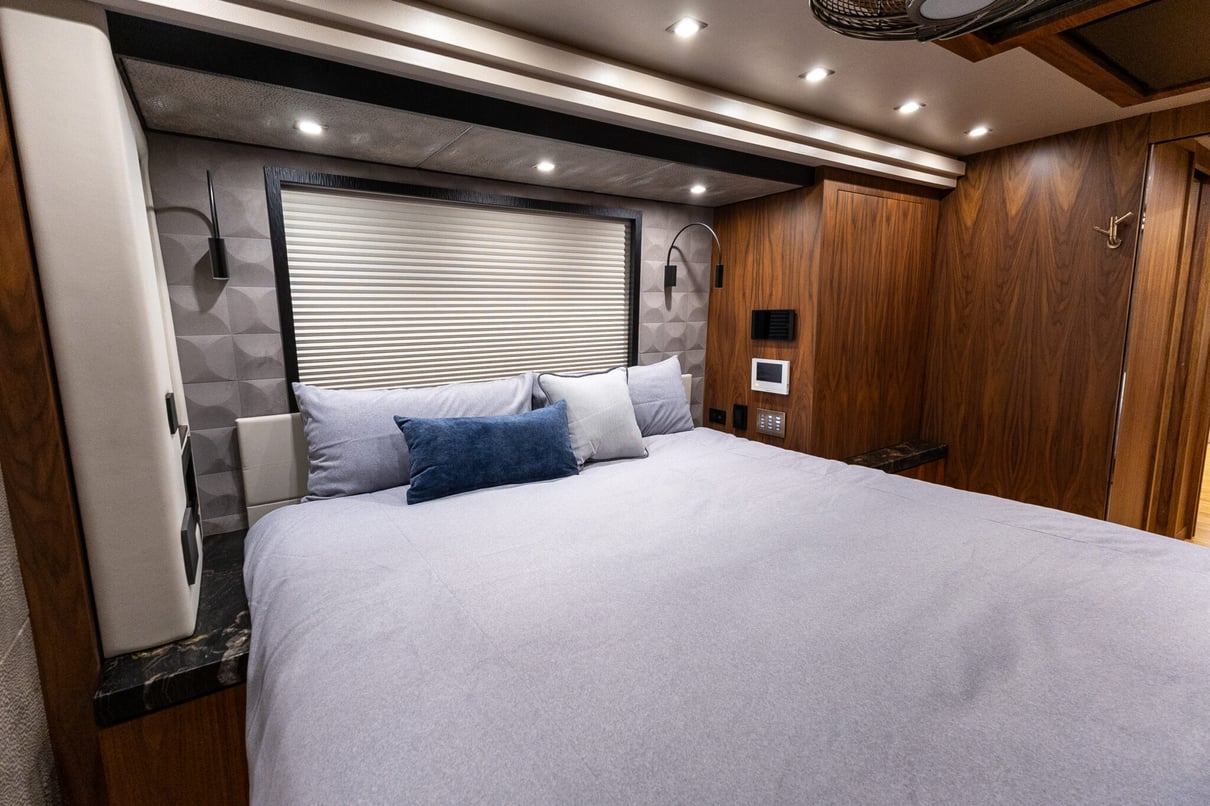 2022 Prevost Millennium X3 45 gallery image-27