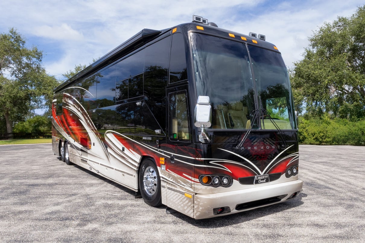 2005 PREVOST LIBERTY H3 45 gallery image-1