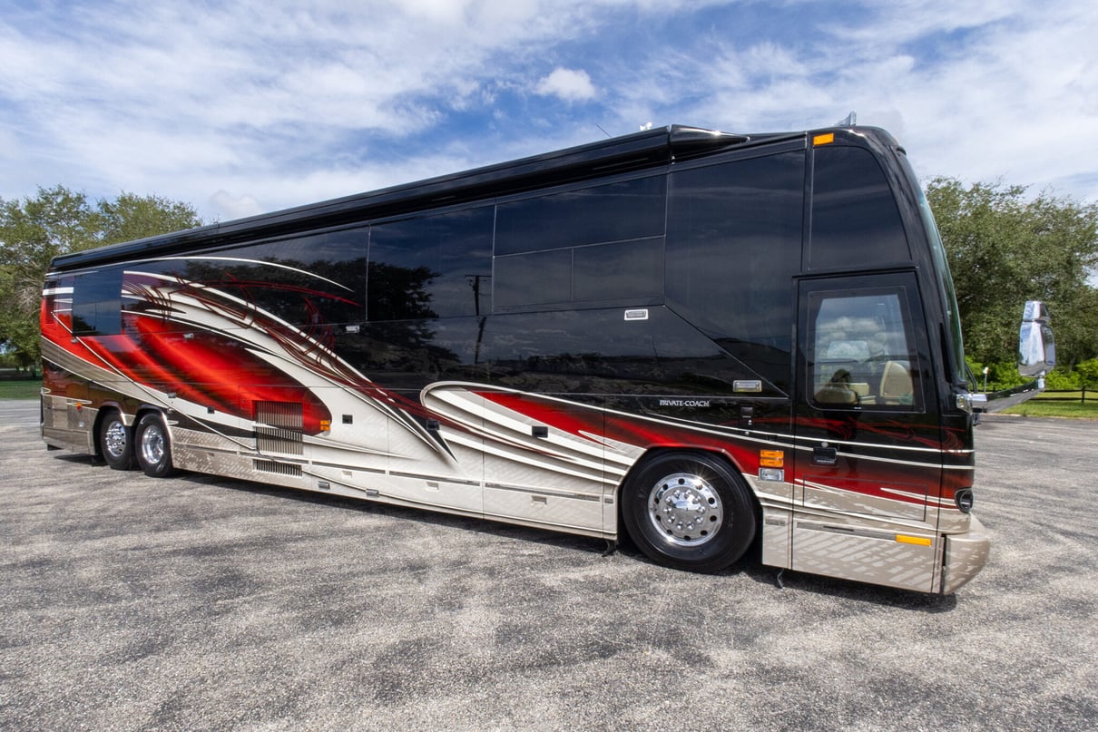 2005 PREVOST LIBERTY H3 45 gallery image-2