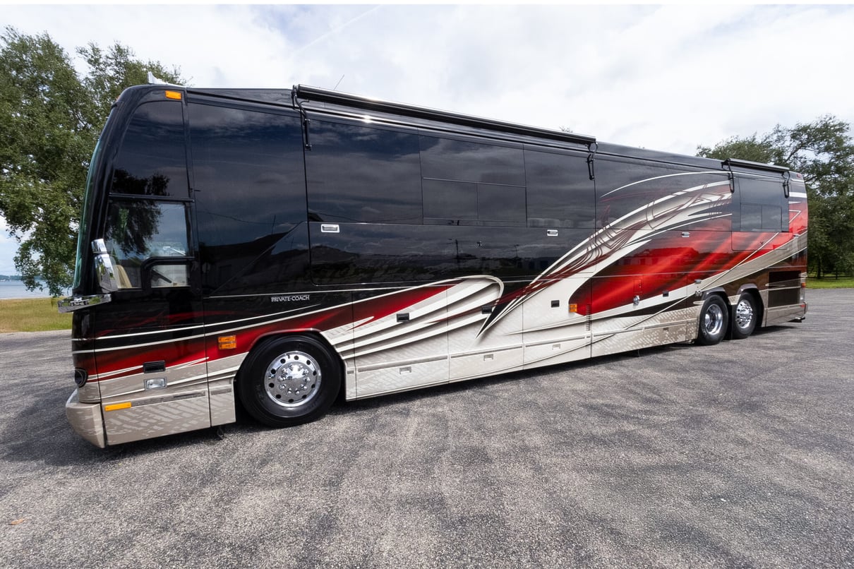 2005 PREVOST LIBERTY H3 45 gallery image-10