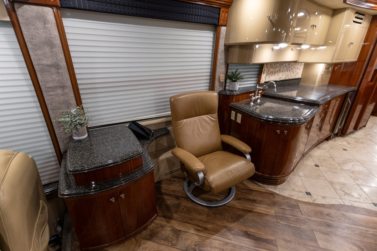 2005 PREVOST LIBERTY H3 45 gallery image-17