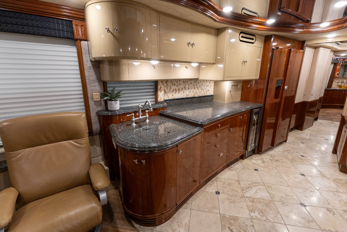 2005 PREVOST LIBERTY H3 45 gallery image-18