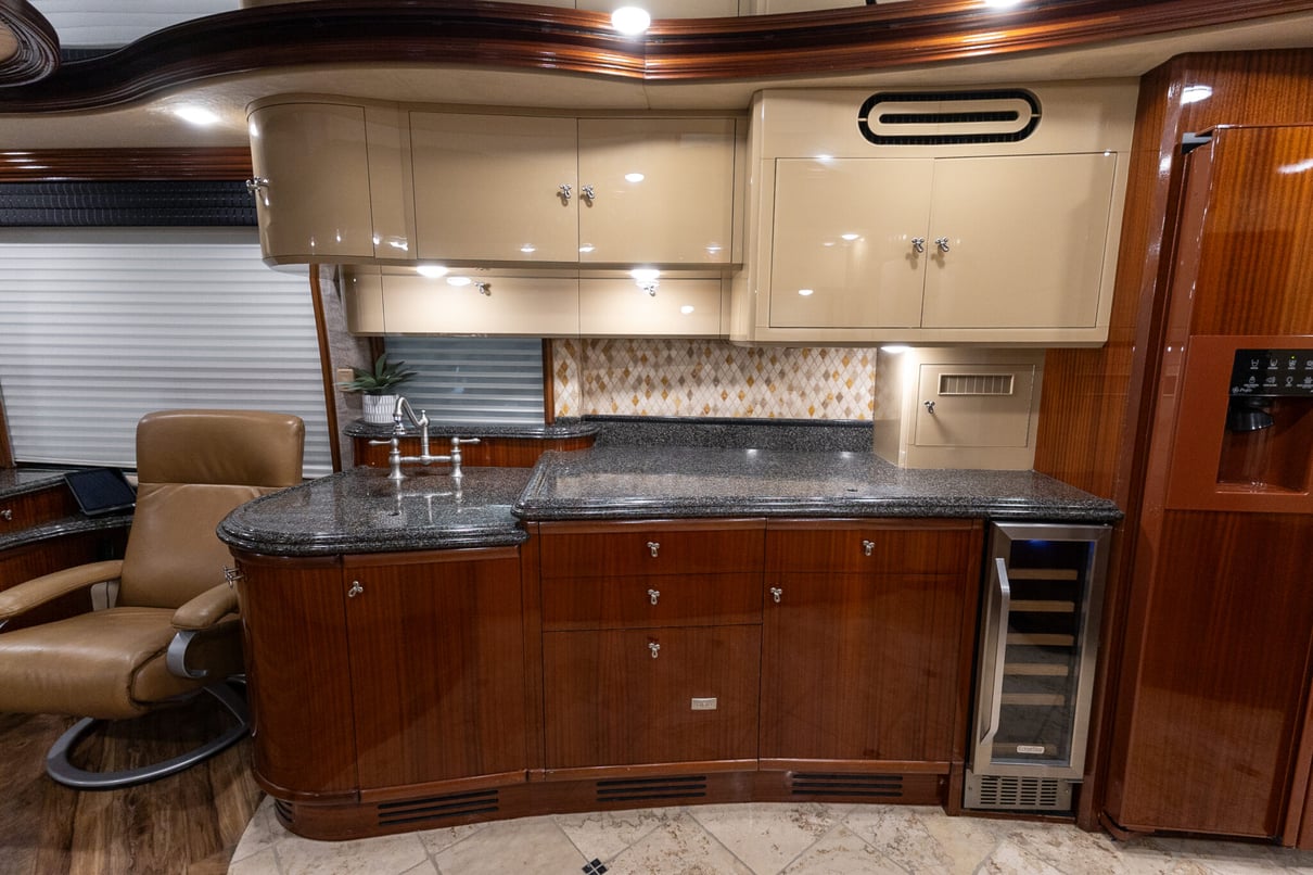 2005 PREVOST LIBERTY H3 45 gallery image-19