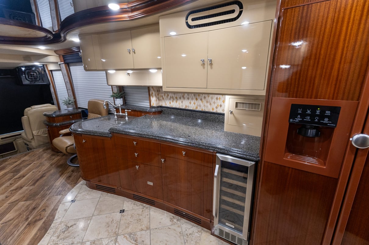 2005 PREVOST LIBERTY H3 45 gallery image-20