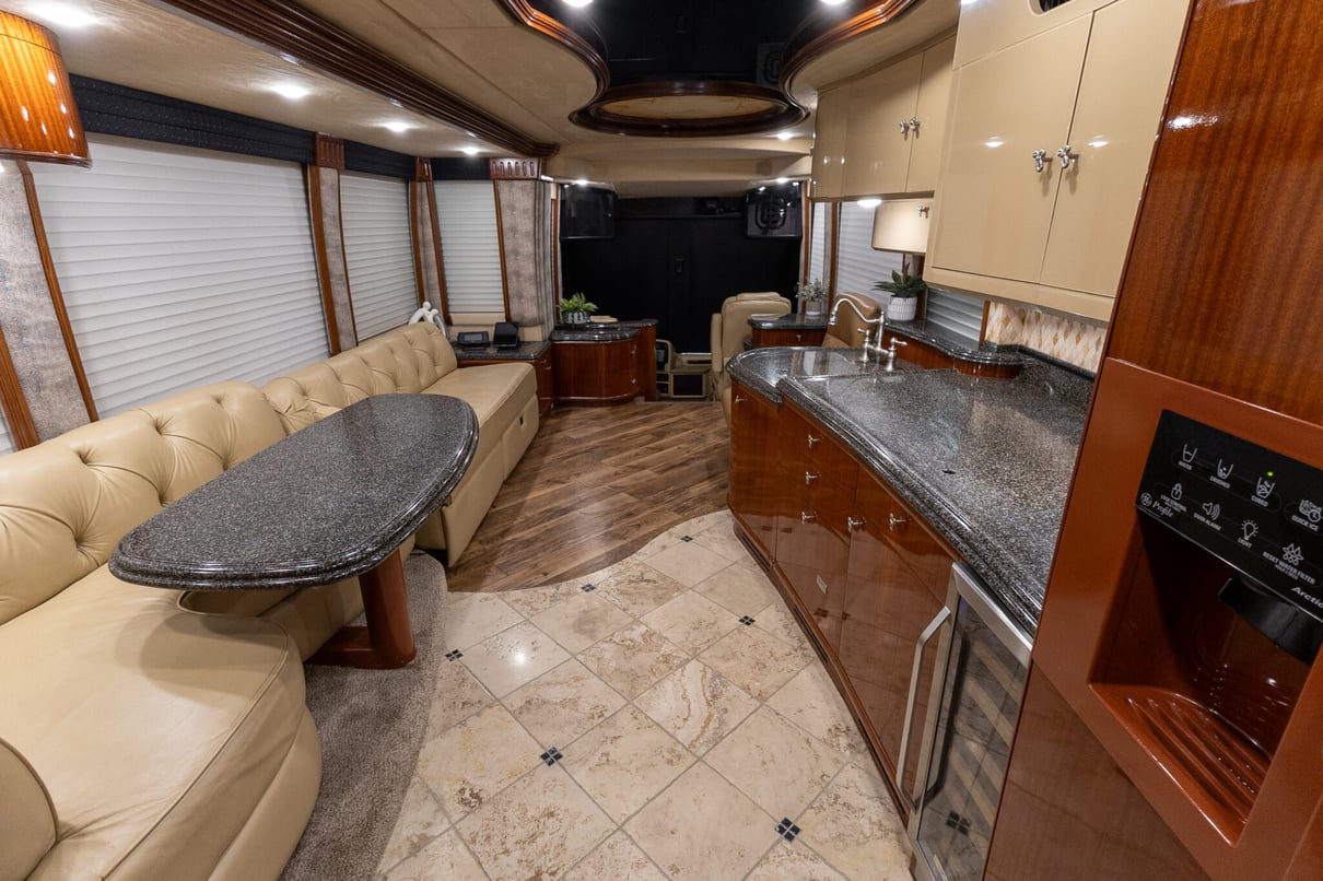 2005 PREVOST LIBERTY H3 45 gallery image-21