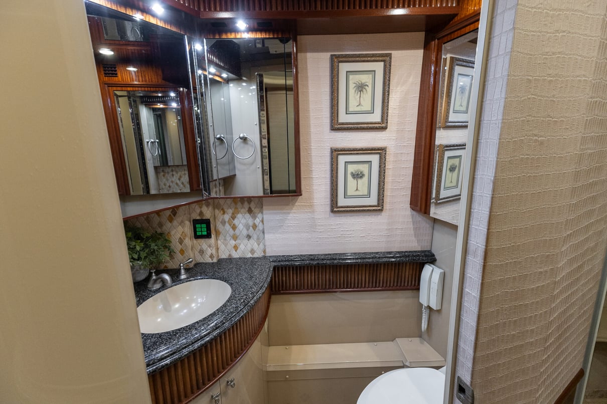 2005 PREVOST LIBERTY H3 45 gallery image-23