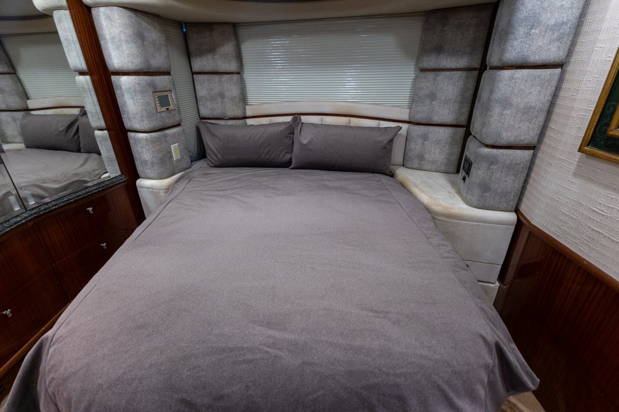 2005 PREVOST LIBERTY H3 45 gallery image-26