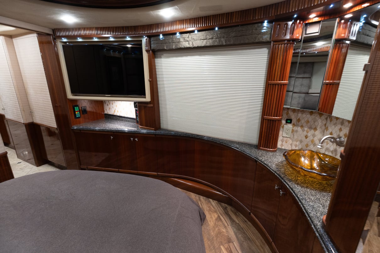 2005 PREVOST LIBERTY H3 45 gallery image-28