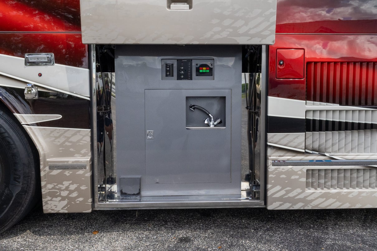 2005 PREVOST LIBERTY H3 45 gallery image-33