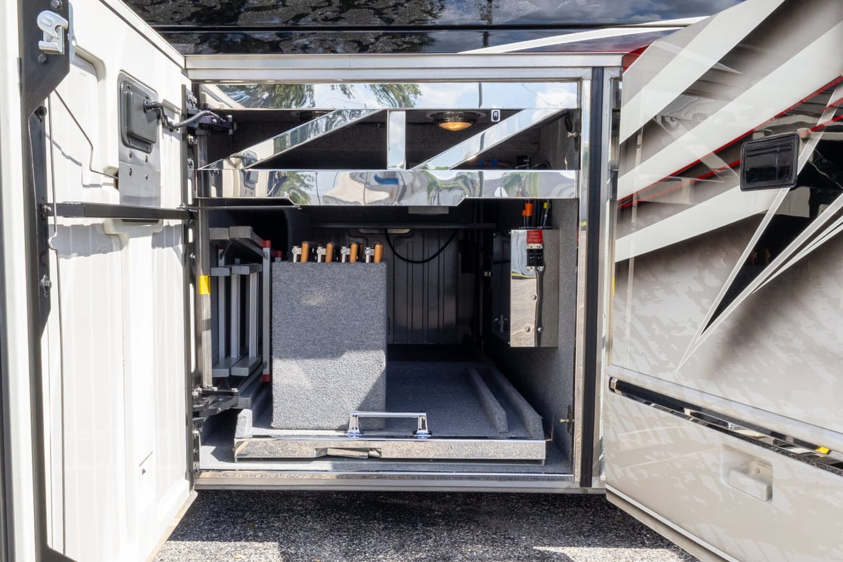 2005 PREVOST LIBERTY H3 45 gallery image-38