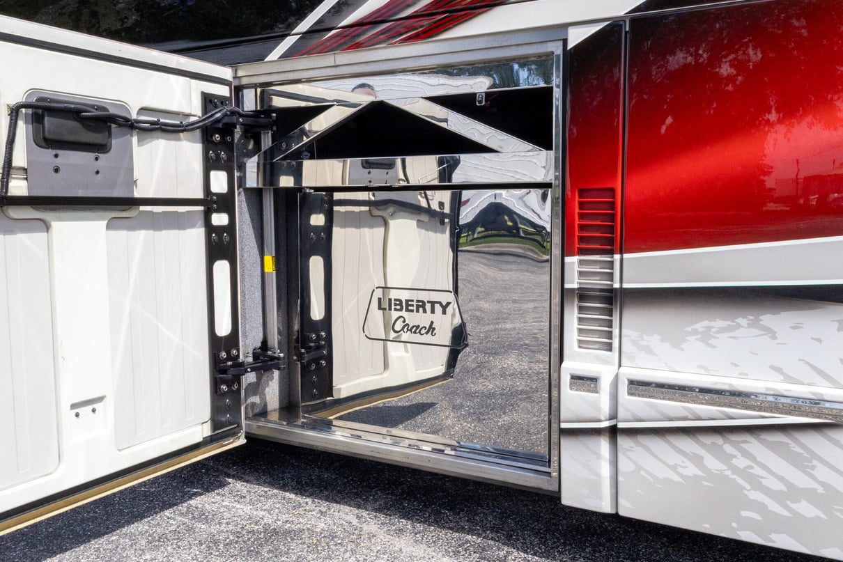 2005 PREVOST LIBERTY H3 45 gallery image-40