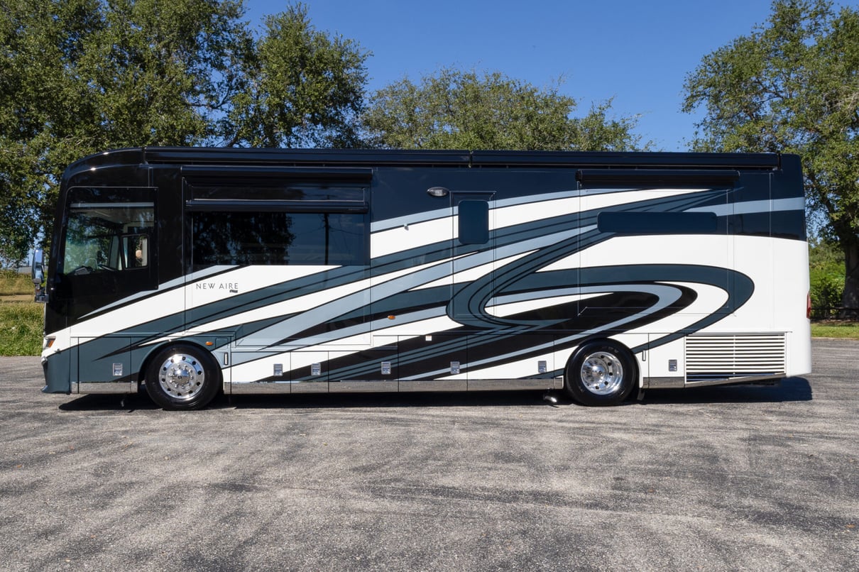 2022 Newmar New Aire 3543 gallery image-9