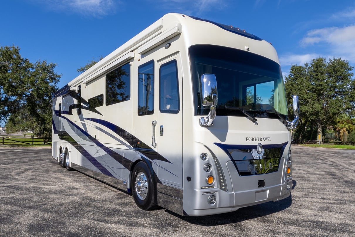 2025 Foretravel Realm Presidential LV2 gallery image-1