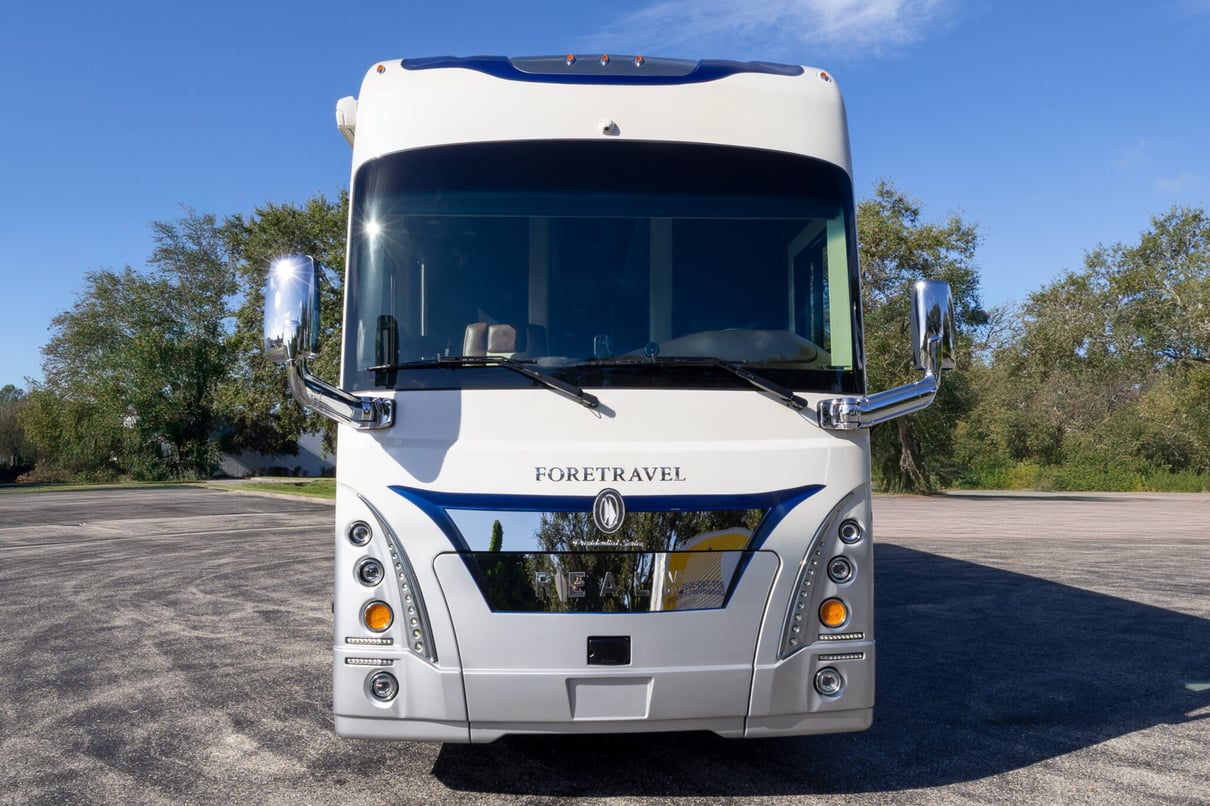 2025 Foretravel Realm Presidential LV2 gallery image-12