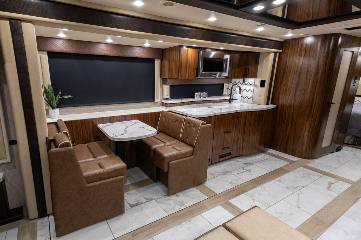 2025 Foretravel Realm Presidential LV2 gallery image-17