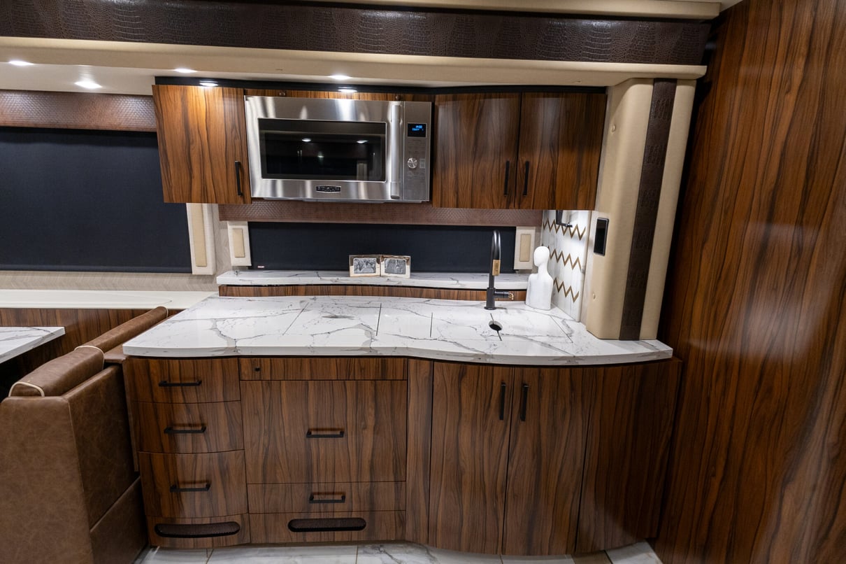 2025 Foretravel Realm Presidential LV2 gallery image-19