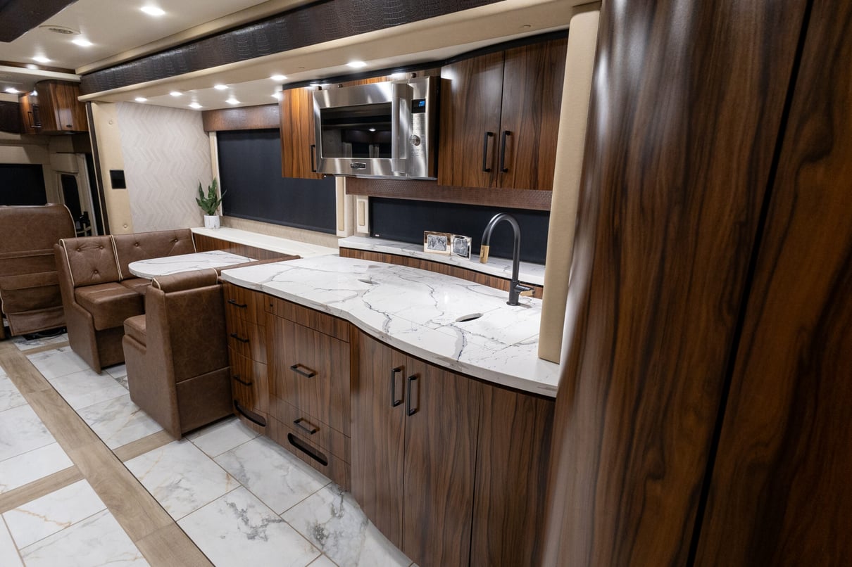 2025 Foretravel Realm Presidential LV2 gallery image-20