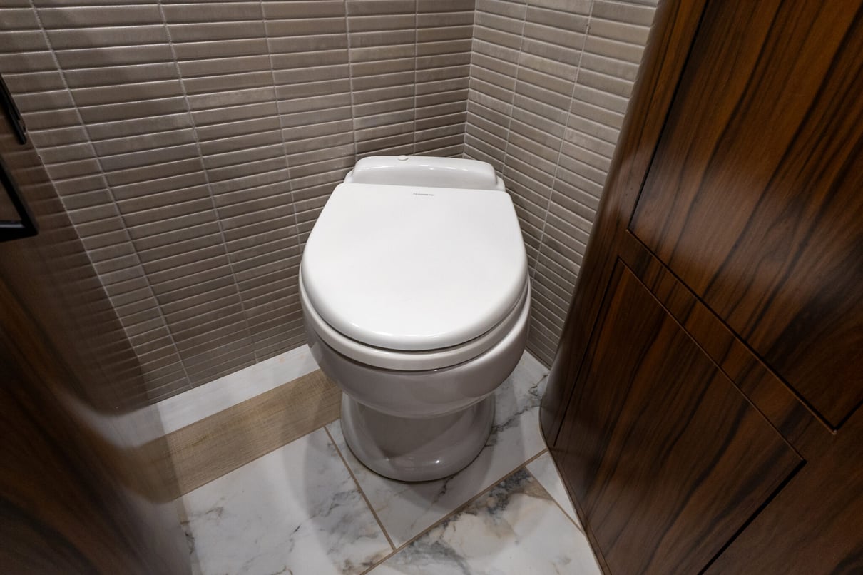 2025 Foretravel Realm Presidential LV2 gallery image-23