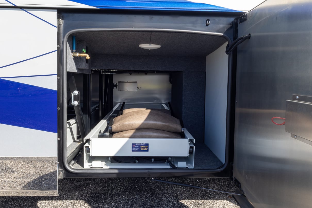 2025 Foretravel Realm Presidential LV2 gallery image-37