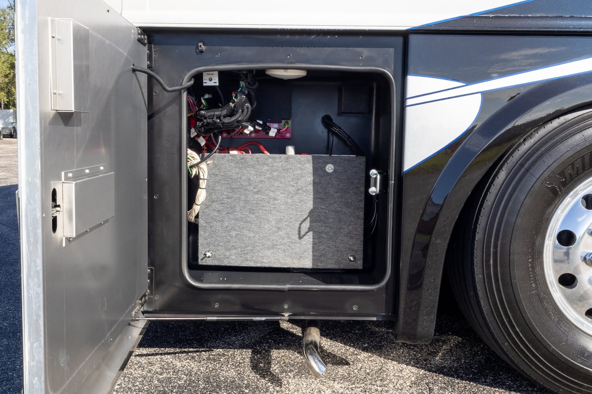 2025 Foretravel Realm Presidential LV2 gallery image-40