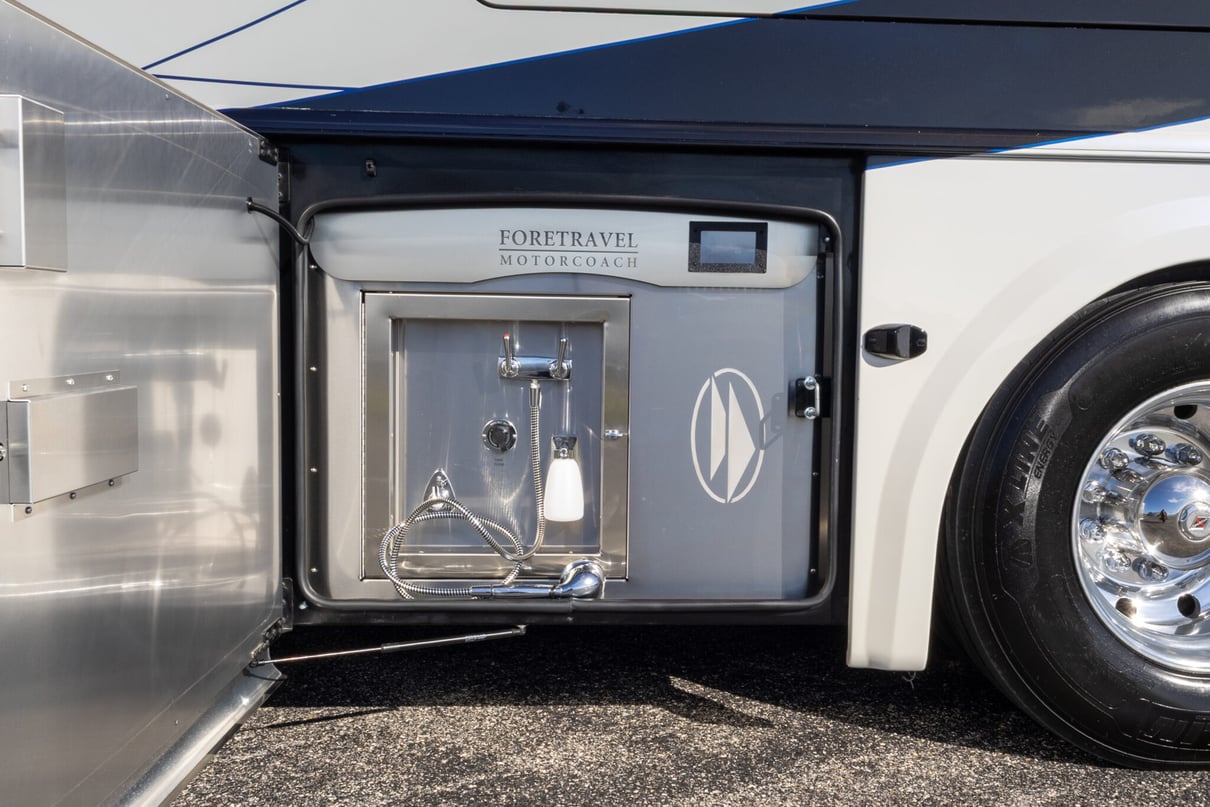 2025 Foretravel Realm Presidential LV2 gallery image-45