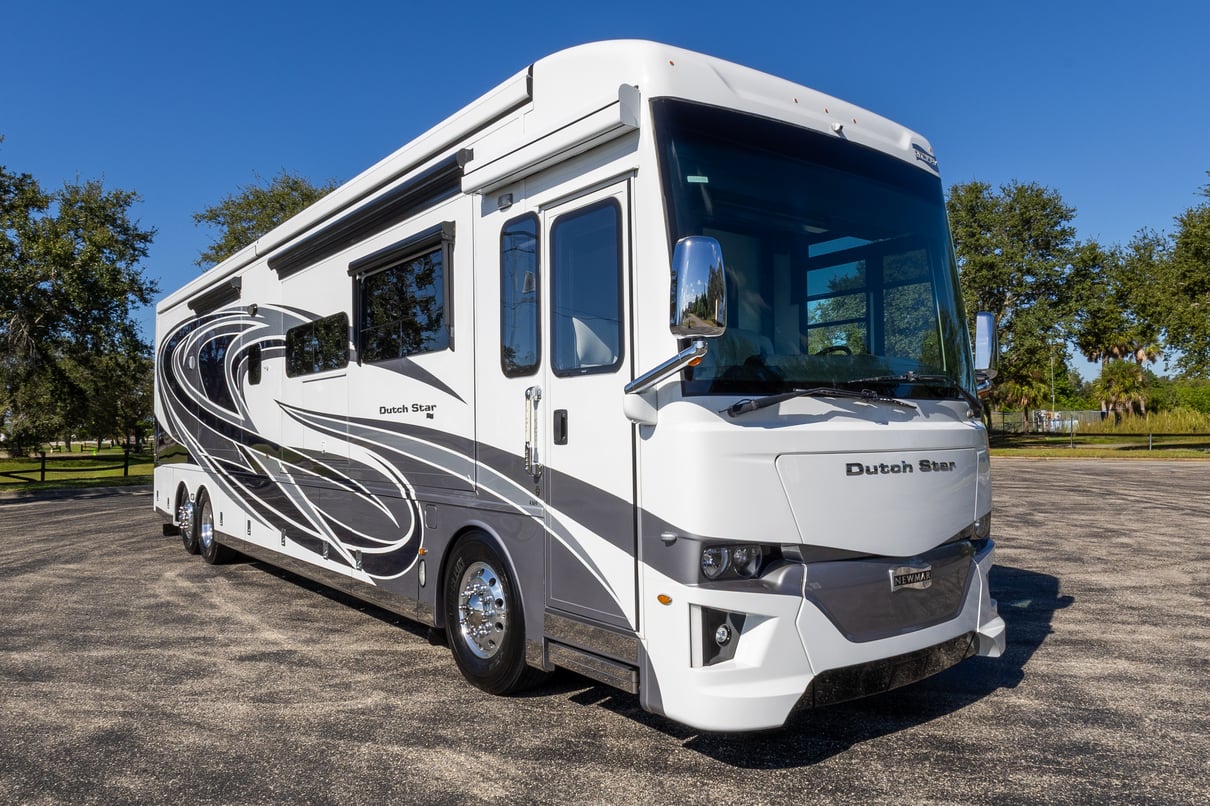 2022 Newmar Dutch Star 4369 gallery image-1
