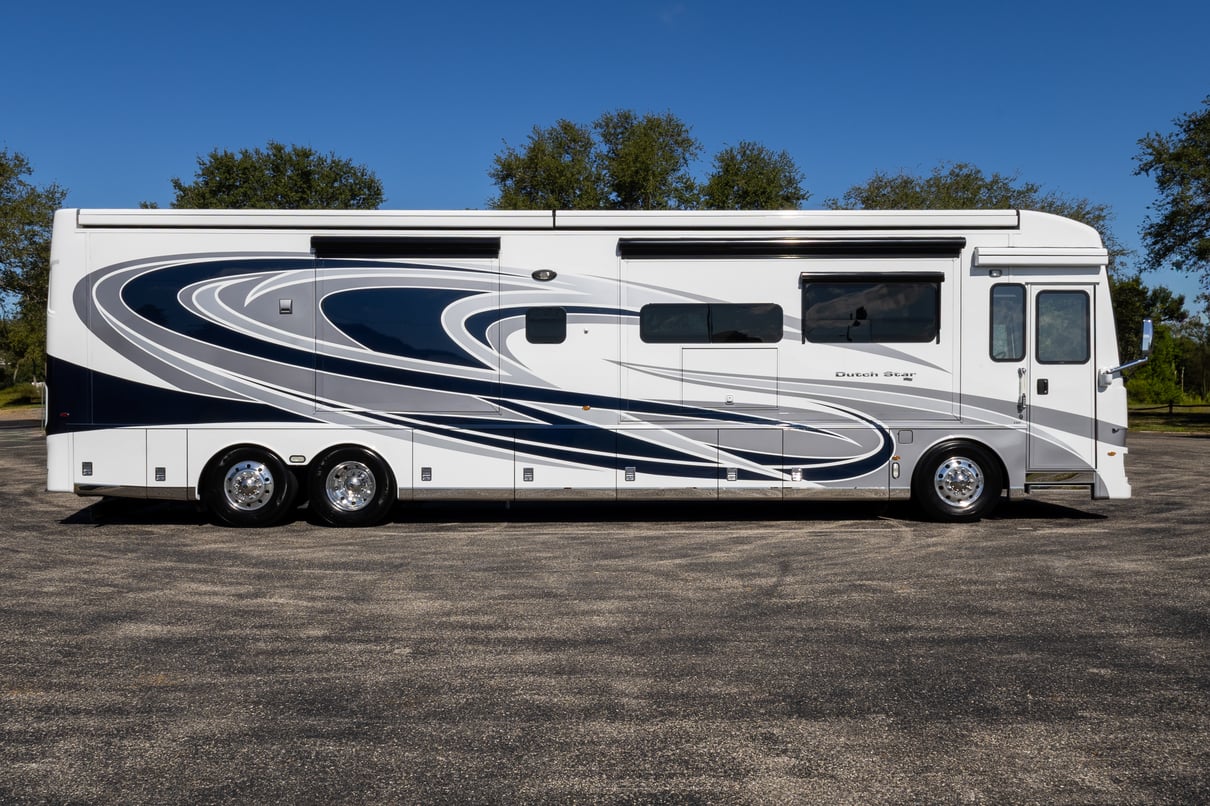 2022 Newmar Dutch Star 4369 gallery image-3