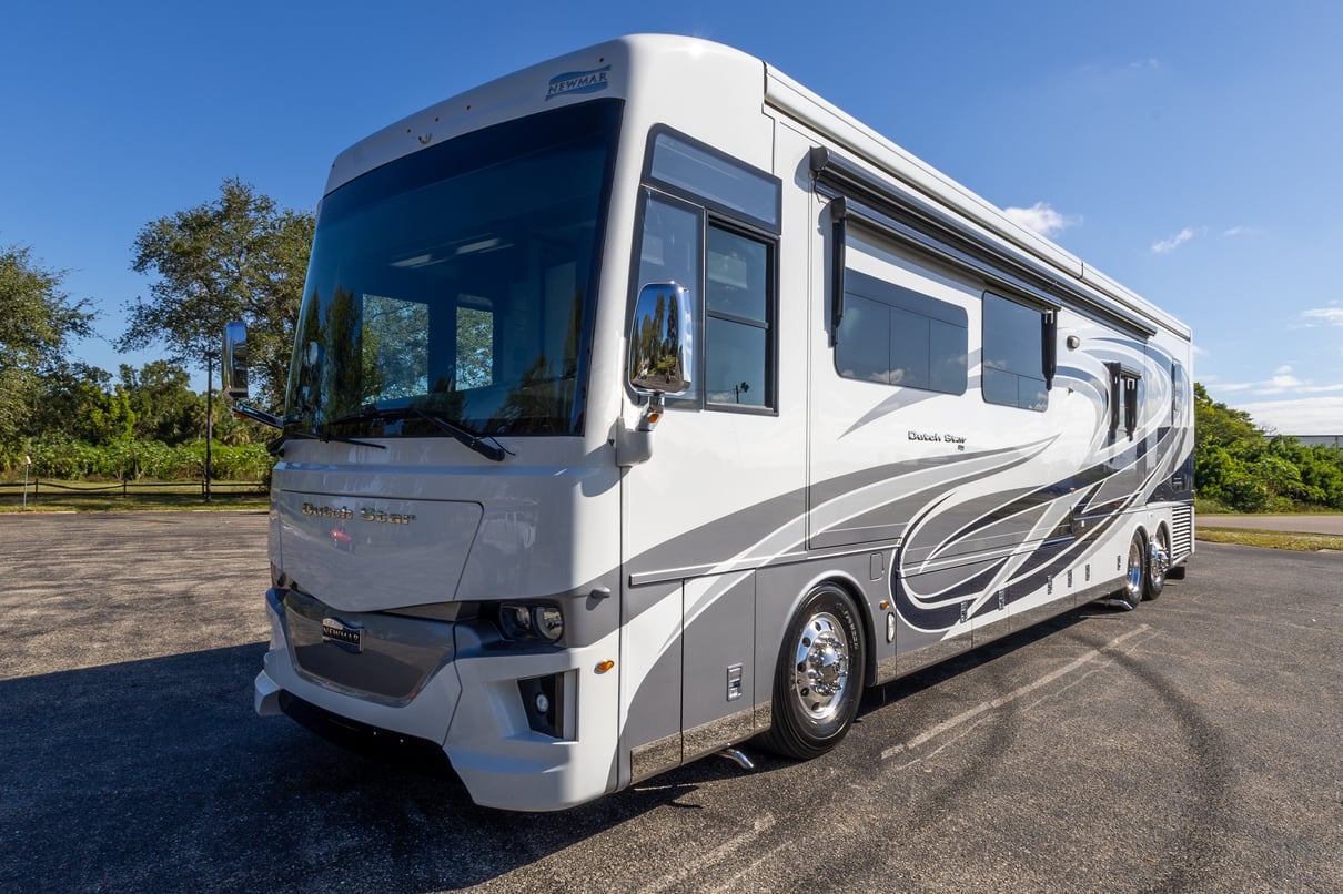 2022 Newmar Dutch Star 4369 gallery image-11