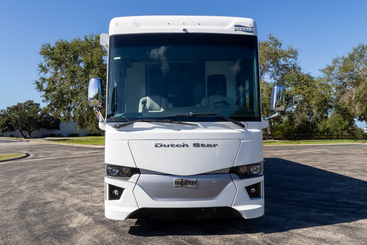 2022 Newmar Dutch Star 4369 gallery image-12