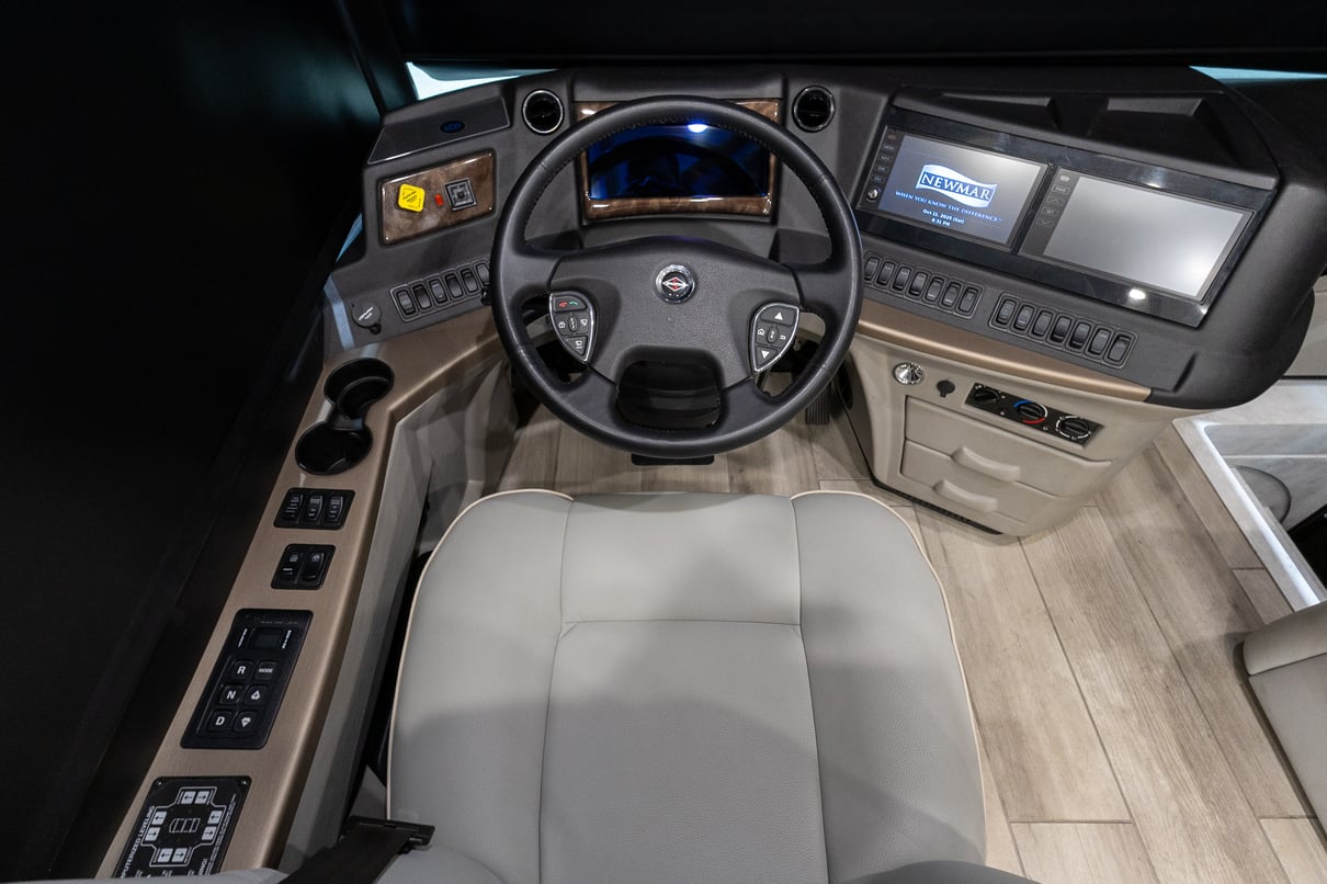 2022 Newmar Dutch Star 4369 gallery image-13