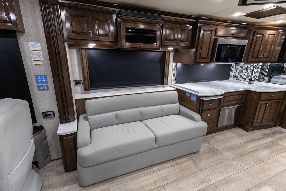 2022 Newmar Dutch Star 4369 gallery image-17