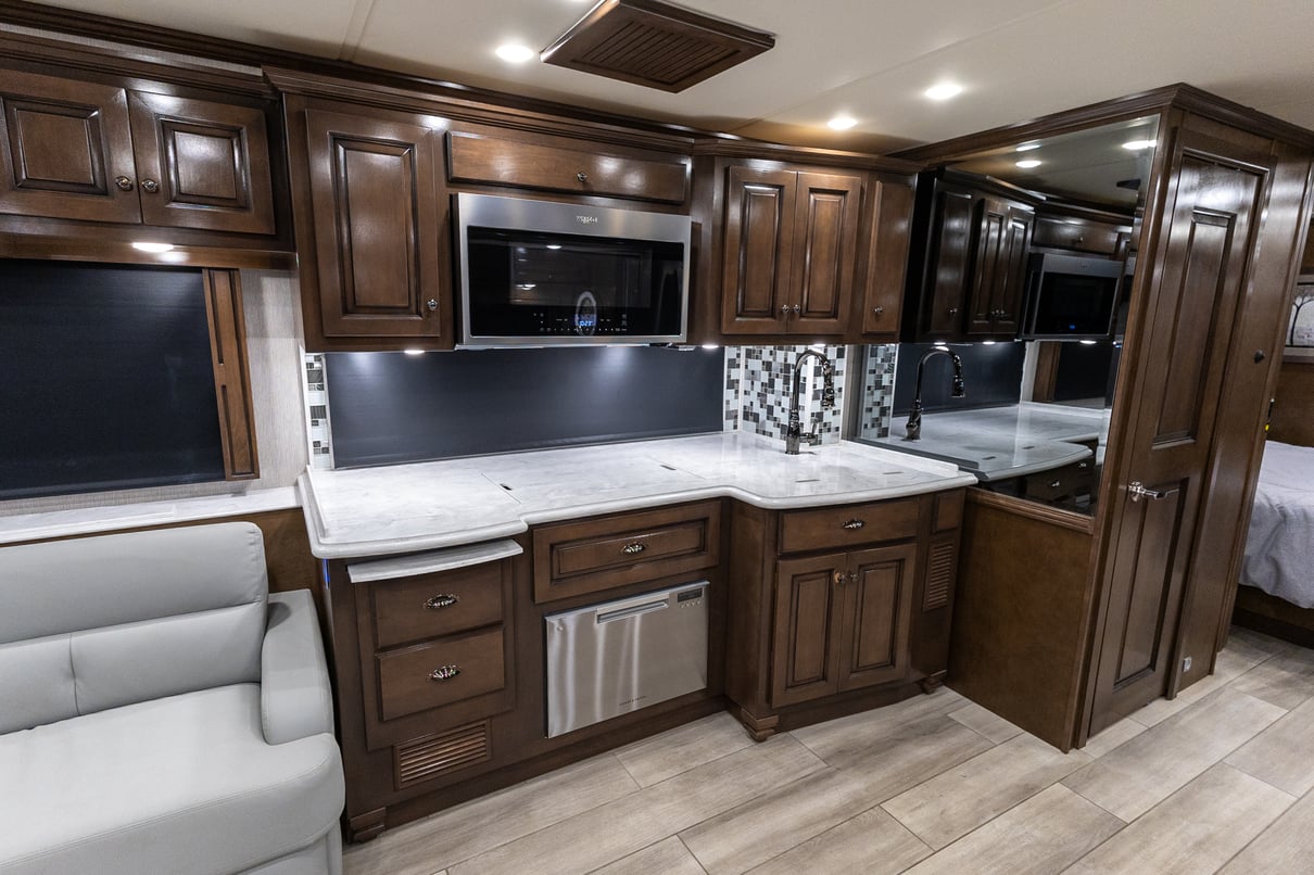 2022 Newmar Dutch Star 4369 gallery image-18