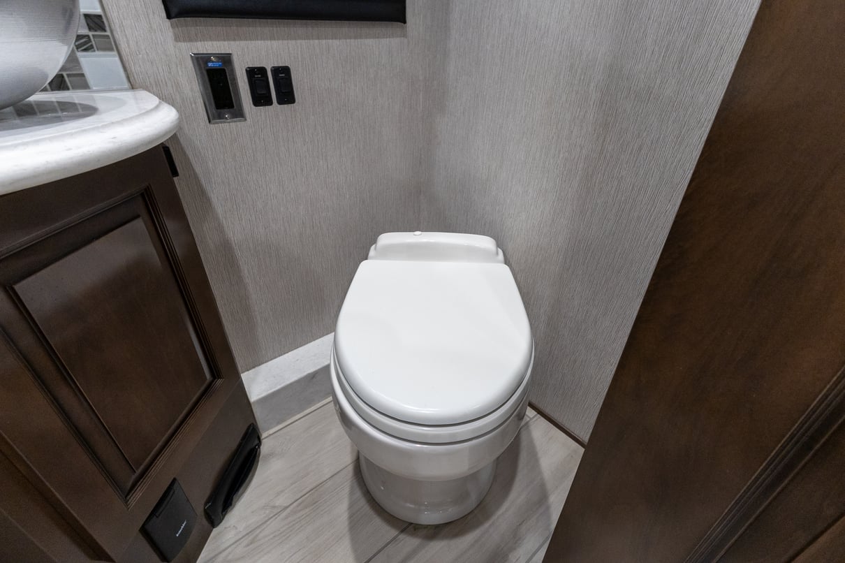 2022 Newmar Dutch Star 4369 gallery image-23