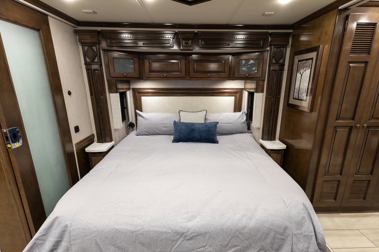 2022 Newmar Dutch Star 4369 gallery image-25