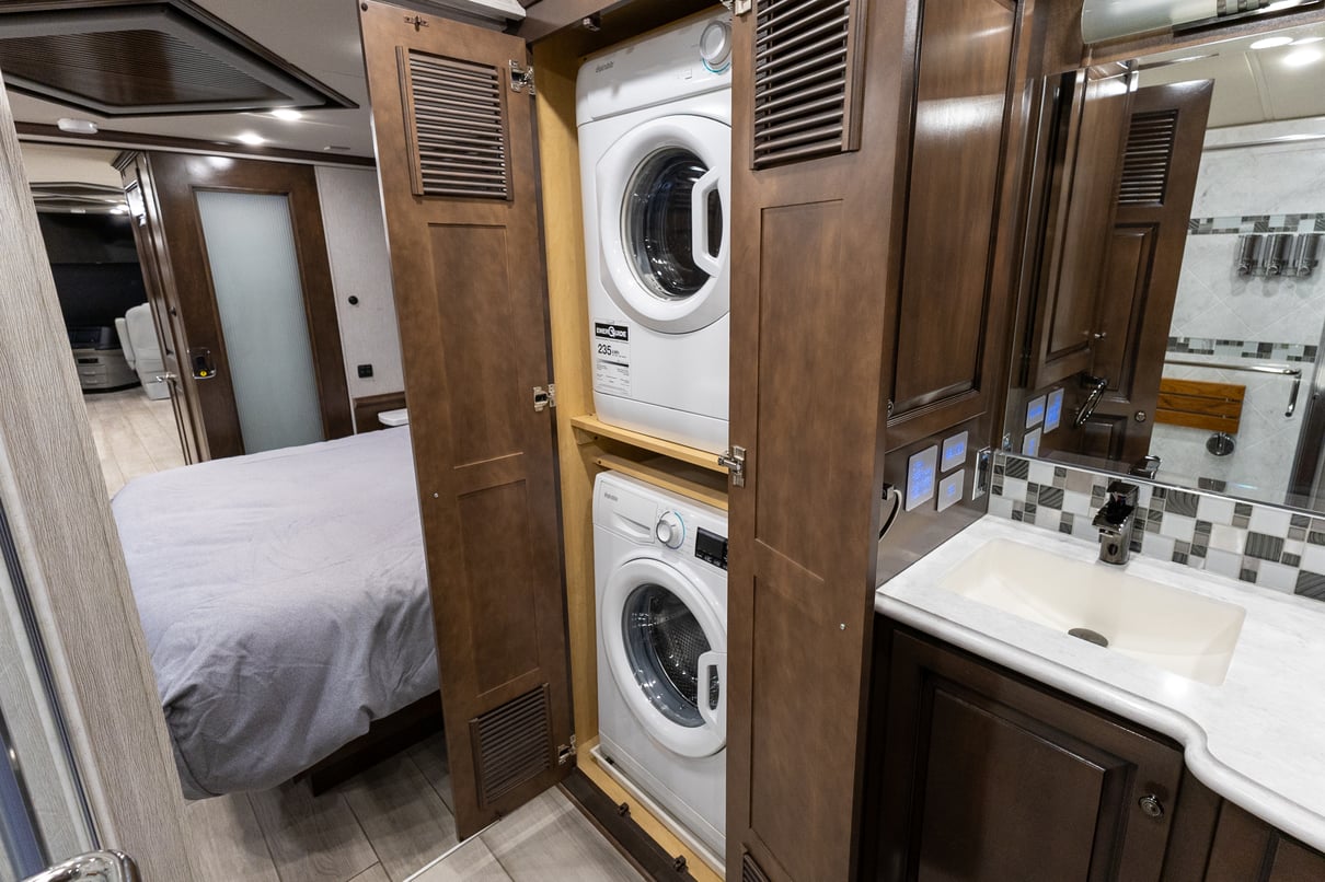 2022 Newmar Dutch Star 4369 gallery image-31