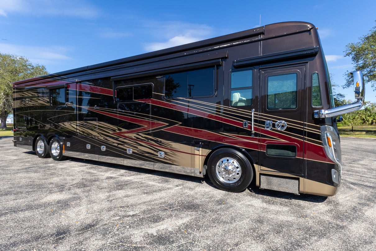 2022 Tiffin Zephyr 45 PZ gallery image-2